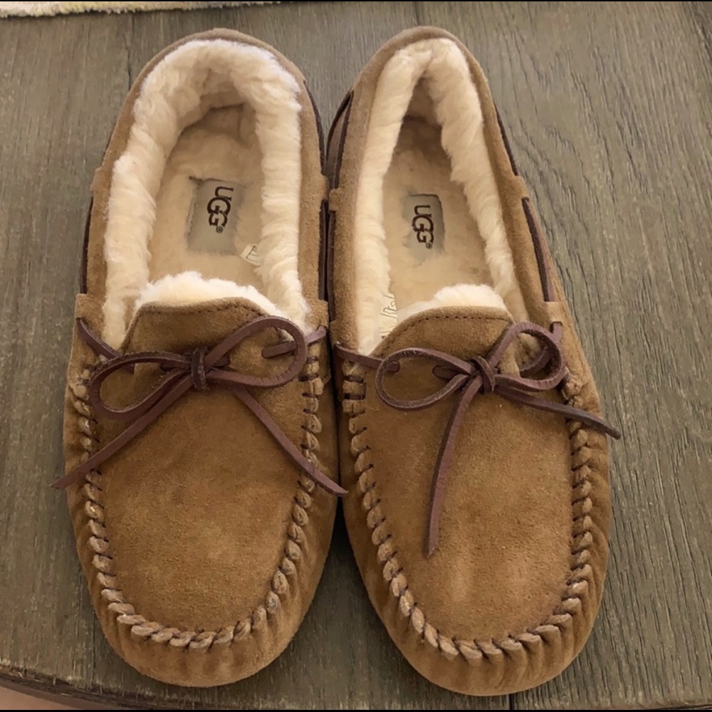 UGG Dakota Moccasin